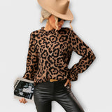 Kayla – Blusa od Leoparda sa Plisiranom Ovratnikom