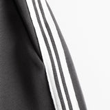 Carla - Retro Sportski Set sa Remenom u Sivo-beloj Boji sa Polu-zatvaračem i Širim Pantalonama