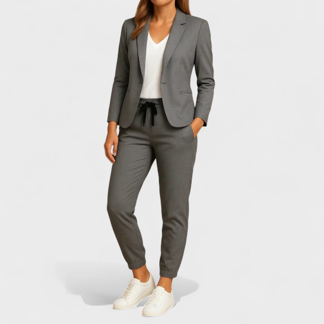 Gabriela - Elegantni Set s Jaknom i Hlačama