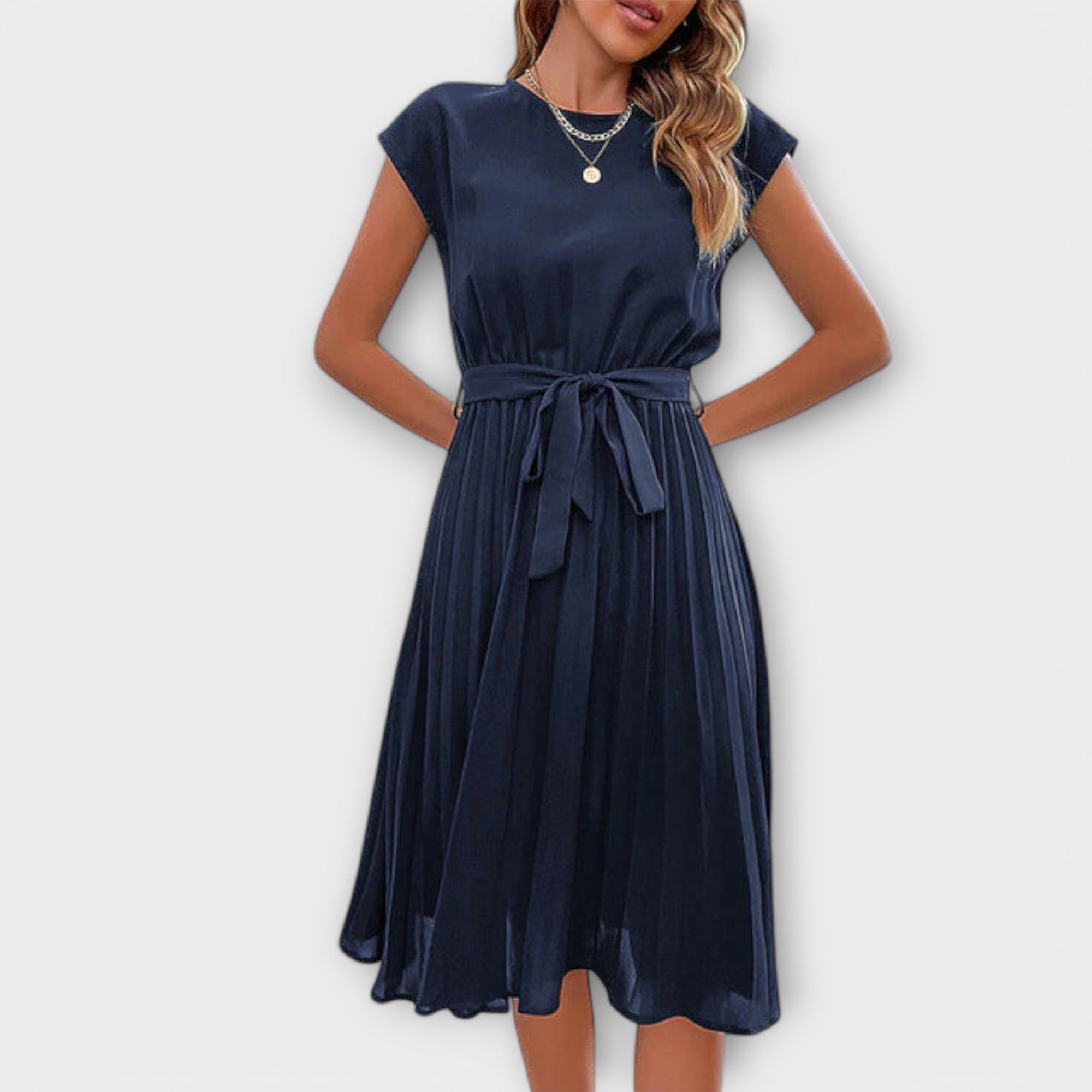 Claire - Mini Casual Haljina sa Kratkim Rukavima i Plisiranjem