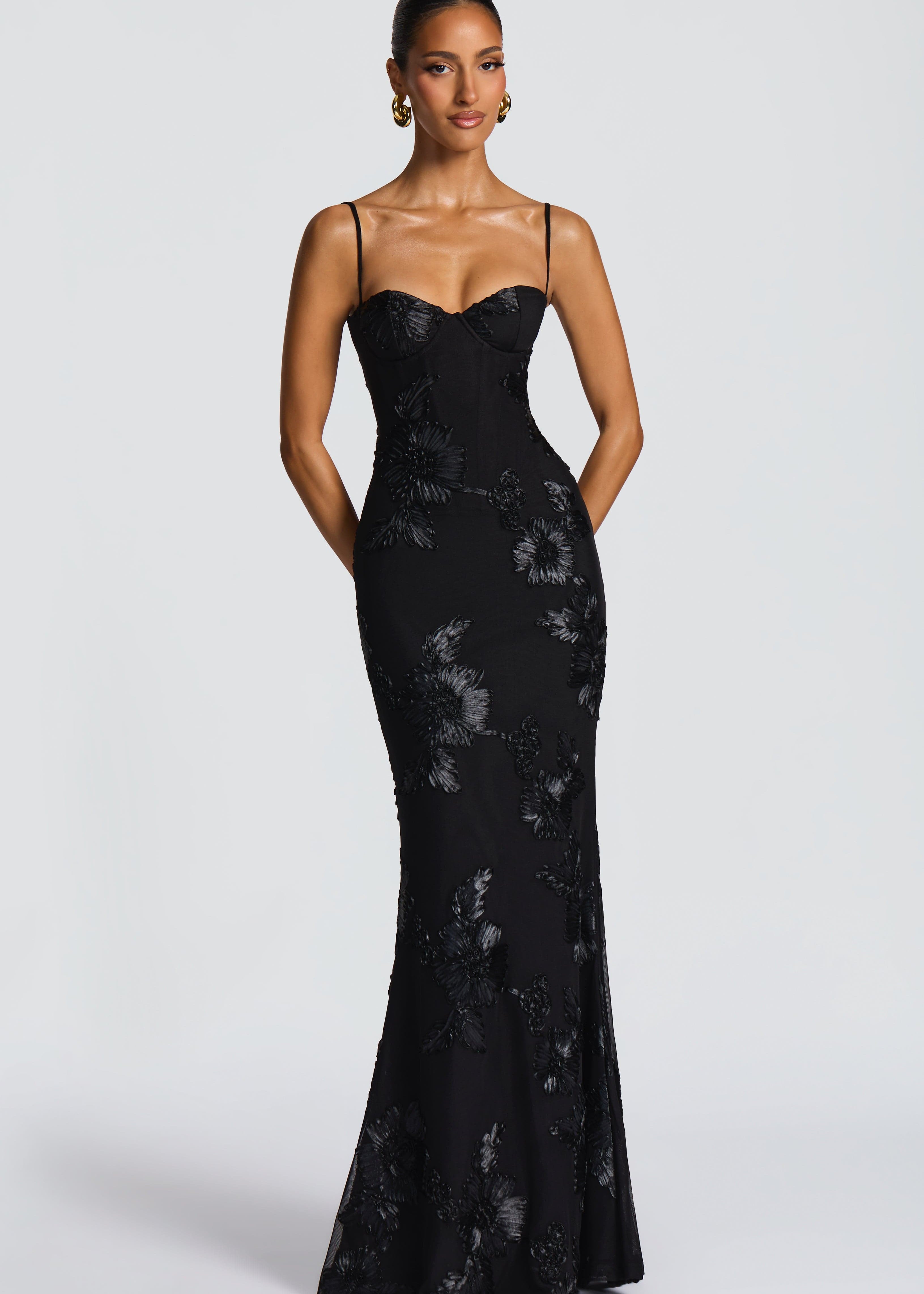 Haljina Katarina™ - Elegancija s Jasnim Dizajnom i Jedinstvenim Detaljima