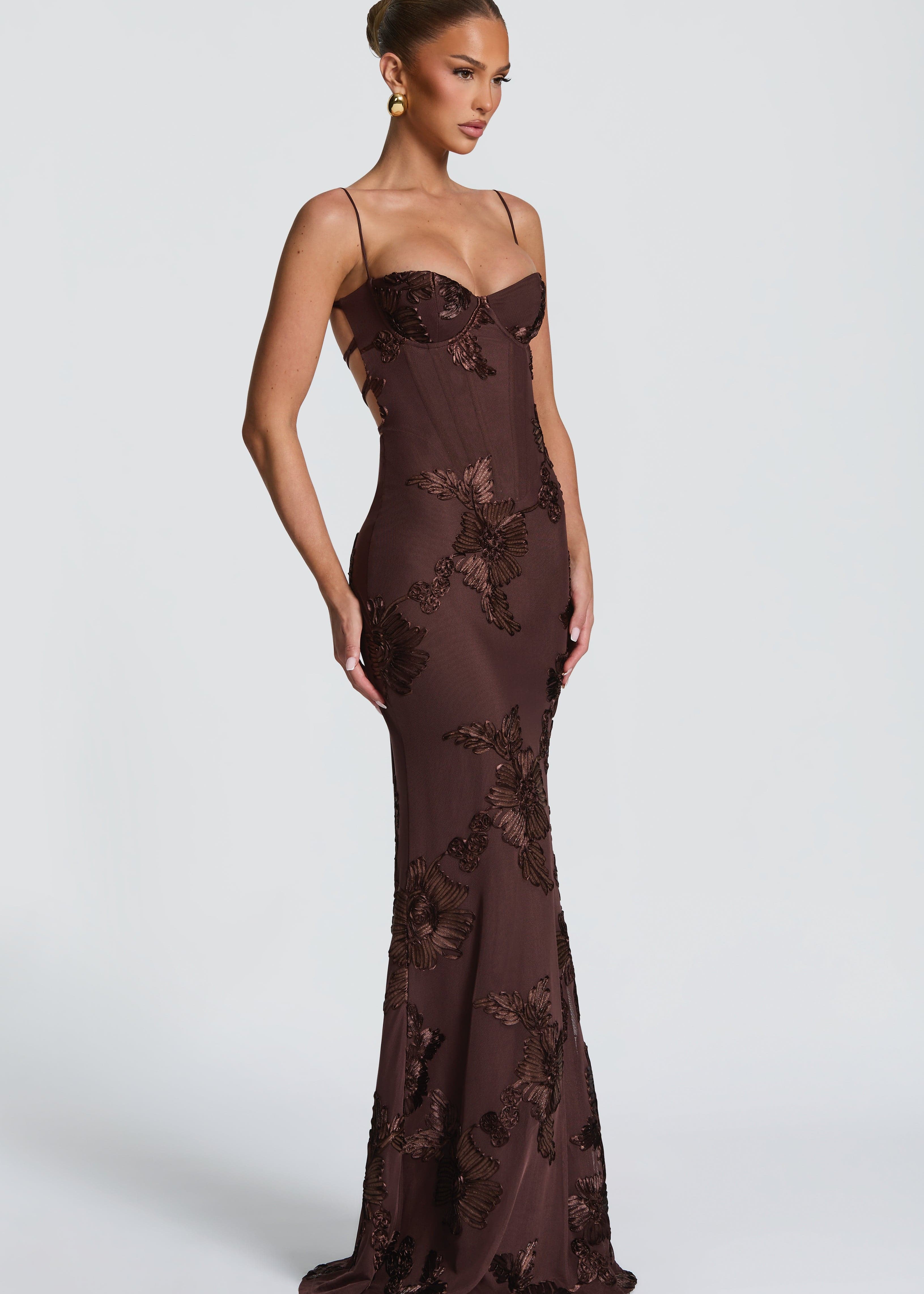 Haljina Katarina™ - Elegancija s Jasnim Dizajnom i Jedinstvenim Detaljima